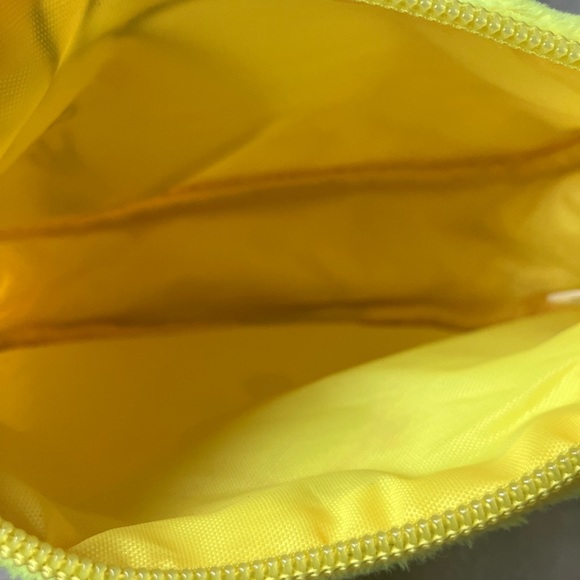 Looney Tunes Tweety Pie Purse Yellow Soft Make Up Bag Zip-up Pouch Toiletry Bag - Picture 3 of 4